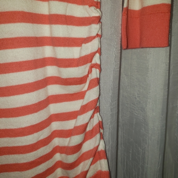 Maternity top, size small - Picture 2 of 3